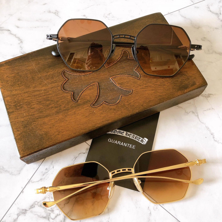 Солнцезащитные очки chrome hearts EVACULATION