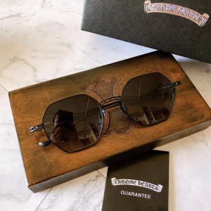 Sunglasses chrome hearts EVACULATION
