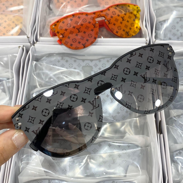 Sunglasses Louis Vuitton Z1332